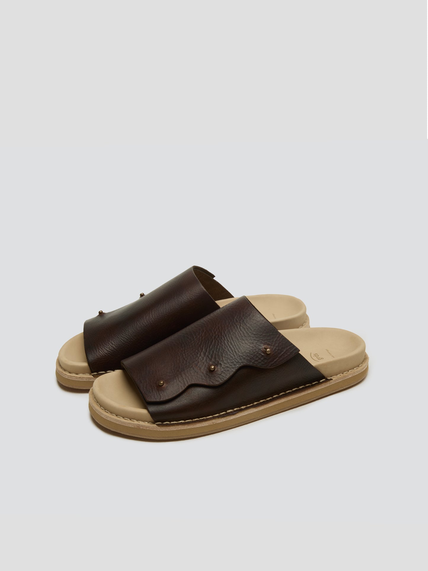 slides 04 leather oak